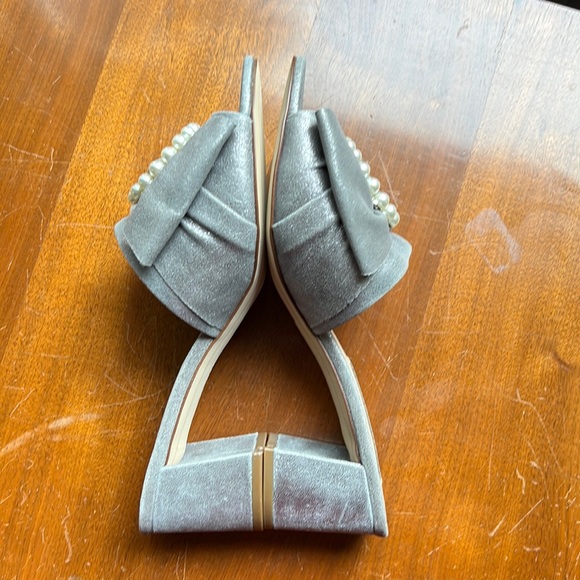 Karl Lagerfeld Henri Bow Pearl Pewter Metallic Suede Block Heel Dress Mules 7.5 - Picture 10 of 11